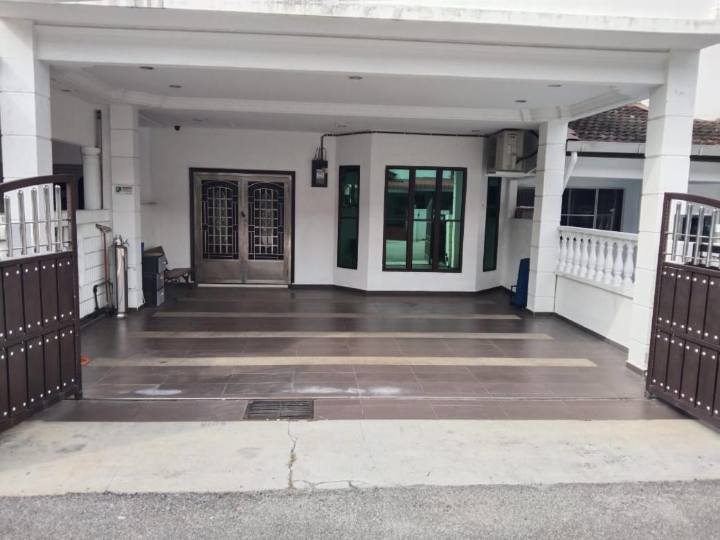 2 Storey 5Br 16Pax Semabok Taman Cheng Ho, 3 By Myplace Malacca Exterior foto