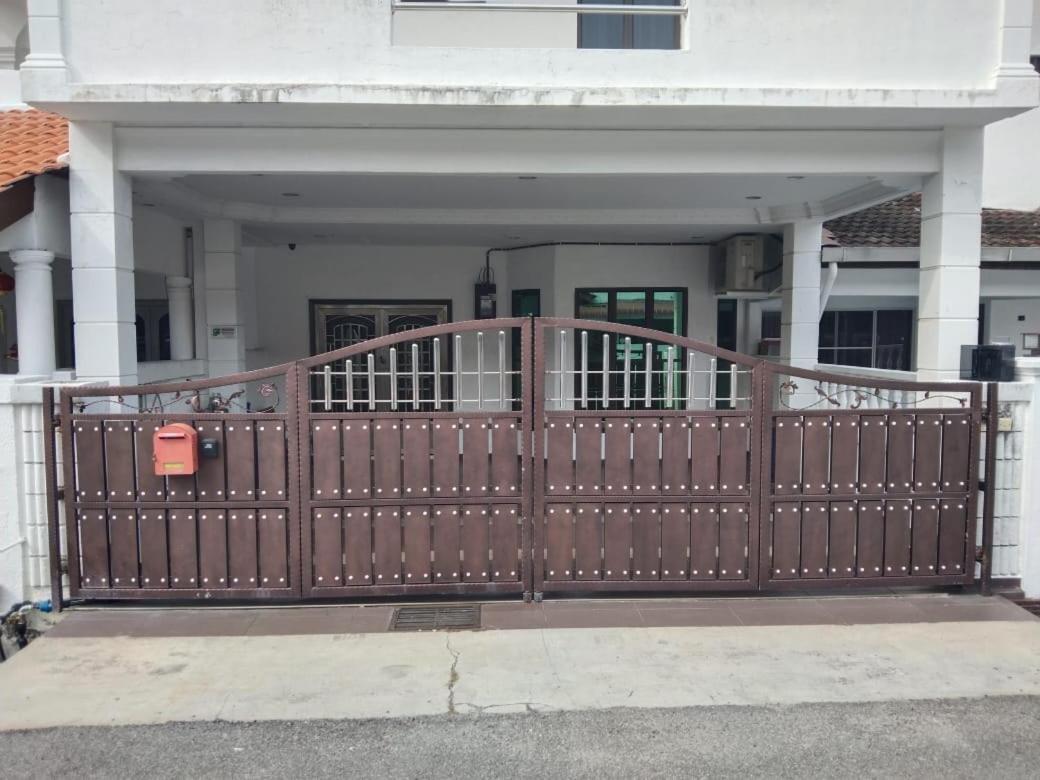 2 Storey 5Br 16Pax Semabok Taman Cheng Ho, 3 By Myplace Malacca Exterior foto